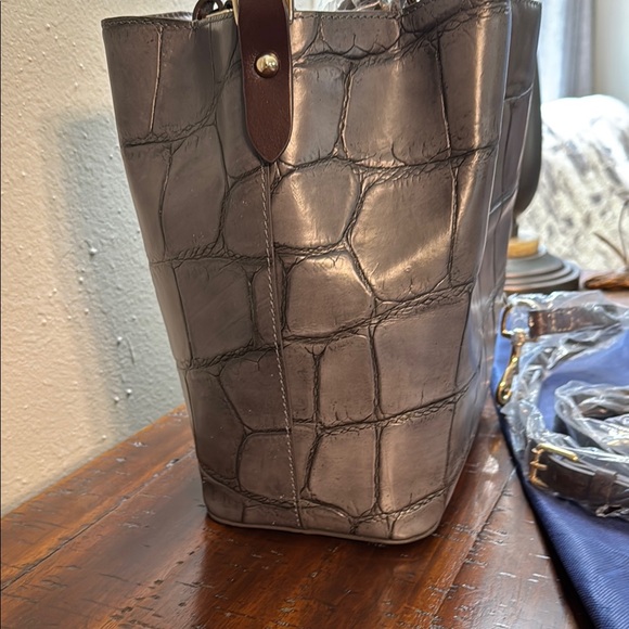 LAST CALL for this Dooney & Bourke Gray Croc-Embossed Shoulder Bag NWT - Picture 3 of 12